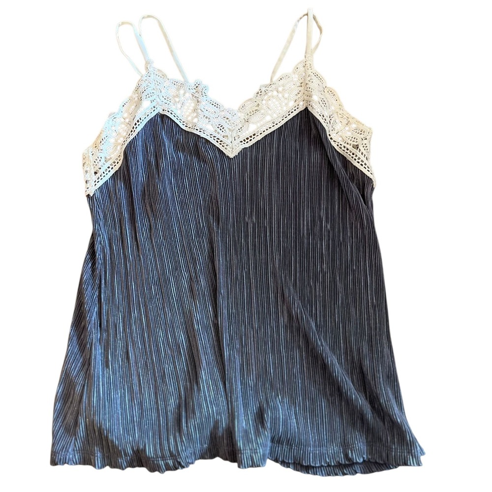 Chelsea Tank Top L Gray Crochet Lace Trim‎ Pleated Sleeveless Cami Casual